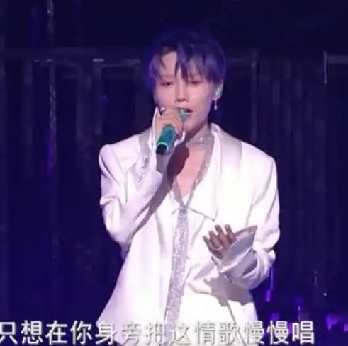 真心夜女星蔡明高叉裙秀美腿,吉娜紧身裙秀细腰,景甜仙气