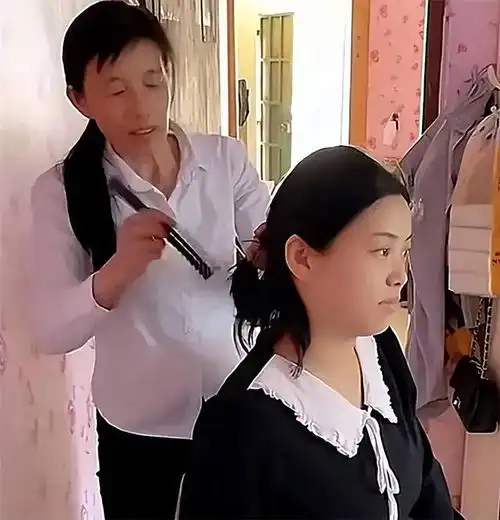 湖北女子瘫痪后被迫离异,闺蜜撮合儿子与她结婚他俩天作之合