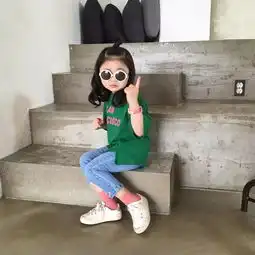 为女儿的时尚方向做好准备,小美妞的清新派穿搭