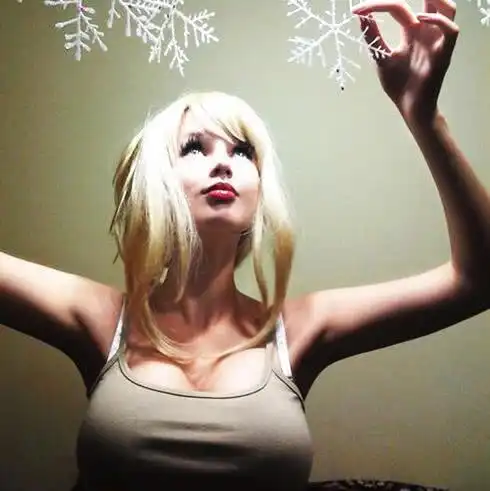 乌克兰真人芭比娃娃,自认完美超过任何人,网友这整容也太假了