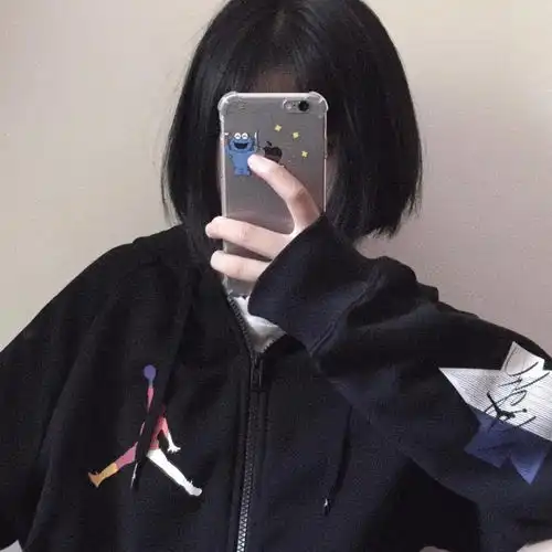 拿手机女头,自拍挡脸与人间寥寥月色,长眠一场