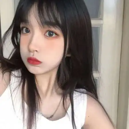 好看的女生头像真人表情有点可爱又有点冷酷的