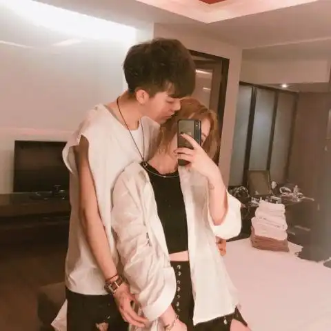 jk头像女生真实一人一半