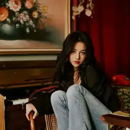 暖色调女生意境微信大图