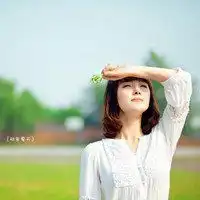 阳光女生头像旅游伴随着阳光旅行的女生头像