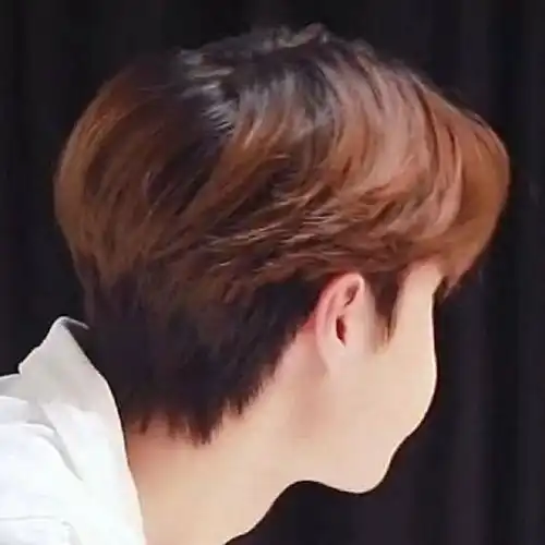 我发一个把他们俩p在一起的奶膘对比图