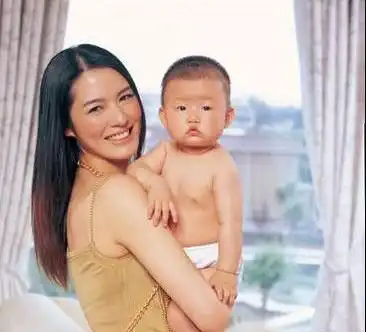 曹格女儿小s女儿被批丑丑萌明星宝宝pk