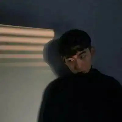 2023最新悲伤氛围感男生头像