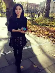 女博士美照惊艳网友否认欲征男友