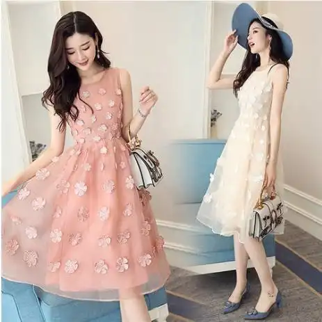 别再穿过时又平庸的打底裙,今年流行气质连衣裙,光看背影就美炸