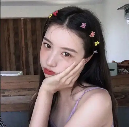 喜欢的女神这样回你消息摆明了不想搭理你,别再想入非非了