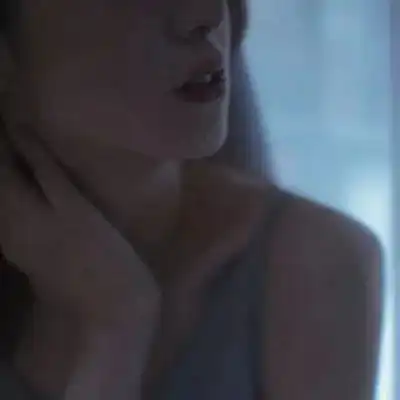 氛围感美女微信头像