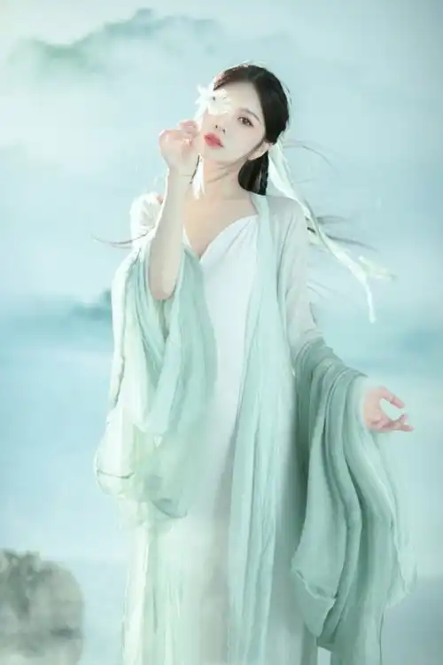 王灿公主风写真明星范十足,被讽想出道抛弃杜淳,怒怼吃药了吗