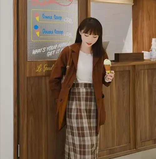 知性优雅的穿搭才更美丽,更适合成熟女性,这样穿永远不过时
