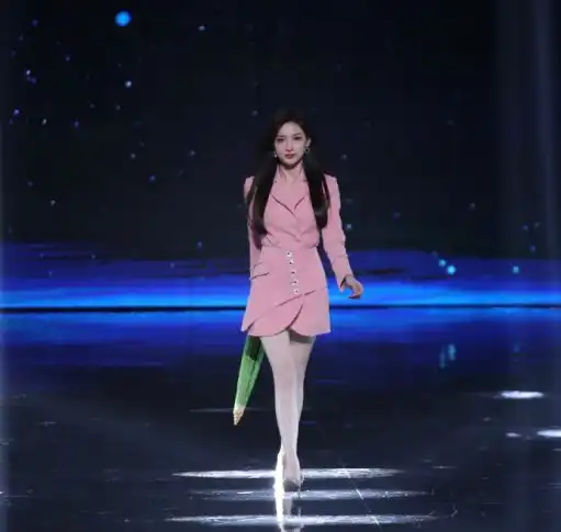 仙气粉色女生头像张小斐