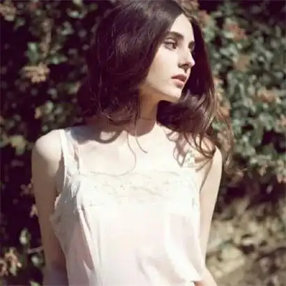 欧美女生头像ins风高清街头,全部是简约时间的女生