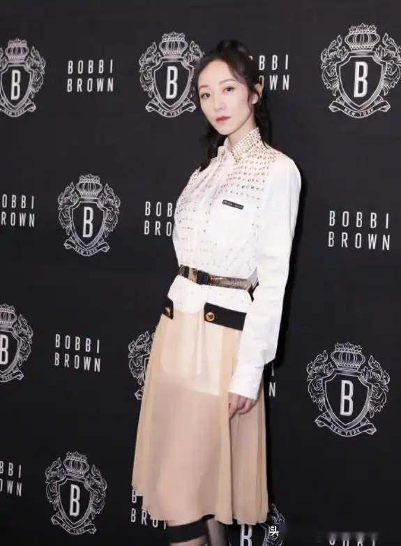 韩雪这双竹签腿太抢眼了,外形成熟优雅,女人味十足