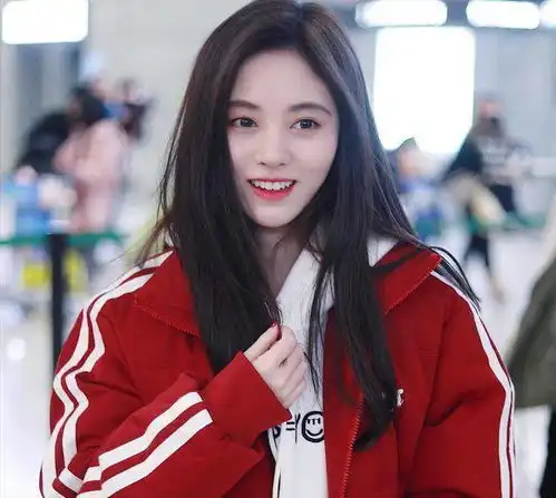 被关晓彤调侃身高,出道8年0绯闻,鞠婧祎的抗压能力有多强