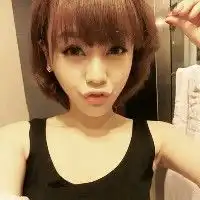 短发侧脸歪脖美女头像卡通