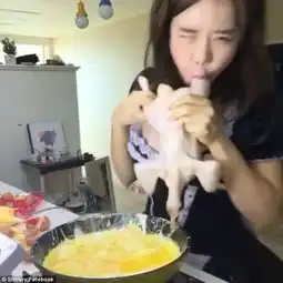 宅男福利韩女网红煎鸡蛋场面惊艳毁三观