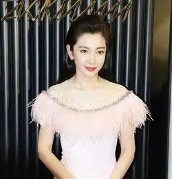 李冰冰你美得过分了,出席活动连换三套造型,少女仙女随意切换