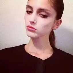 要不明显的真人情侣头像,像这样的,满意的话可加悬赏4