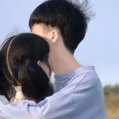 情头如果你知道要换什么情头的话,我可以偷我男朋友的情头给你