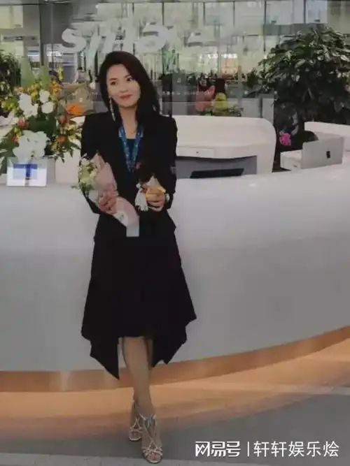 果然,刘涛还是更适合职场女性风格