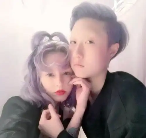 成龙女儿吴卓林结婚,宣布在加拿大与女性女友结婚