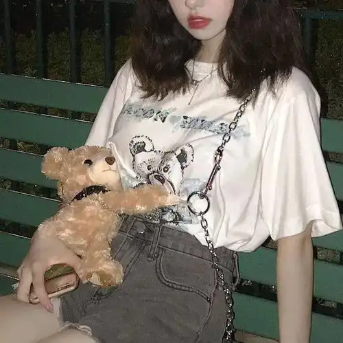 头像我是个干净的人既没有恋爱的酸臭又没有金钱的铜臭