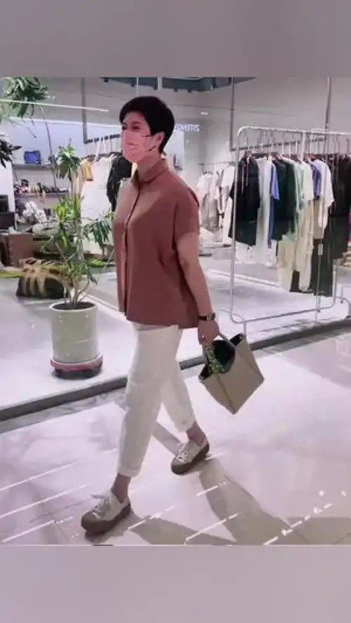 喜欢的姐妹们评论区留言选款中,,,显瘦穿搭美出高级感专柜正品高端女装慧丽穿搭分享