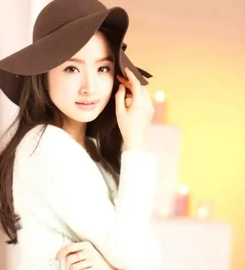 娃娃脸林依晨变样了与郑元畅同框显老态,皮肤发黑状态不佳