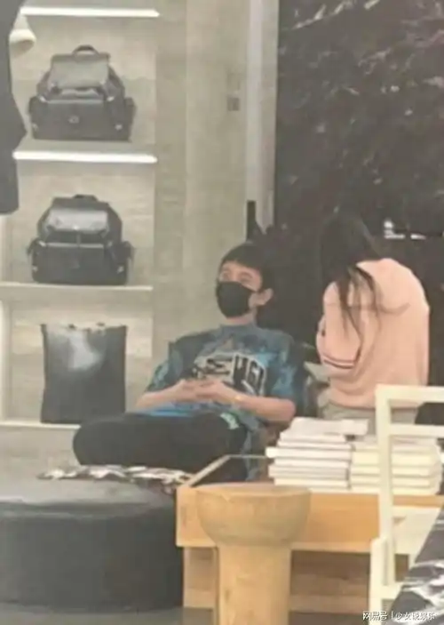 王思聪无缝衔接又换新欢奢牌店狂买礼物讨欢心小章美女网红孙一宁网易订阅