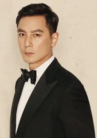 何炅容颜一直没变,对比照20年如一日,杀猪刀在他这里变成美容刀