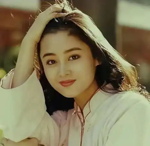 看到55岁陈红老去的模样,才终于知道,大陆第一美女果然名不虚传