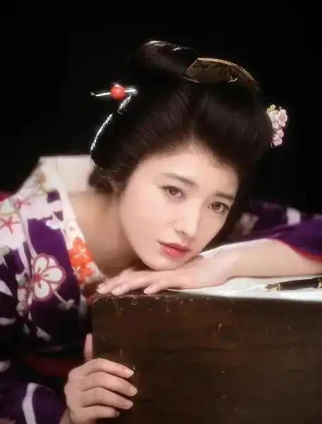 丧气女图头像仲间由纪惠