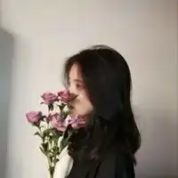 拿花女头像拿着花的半身酷女头像