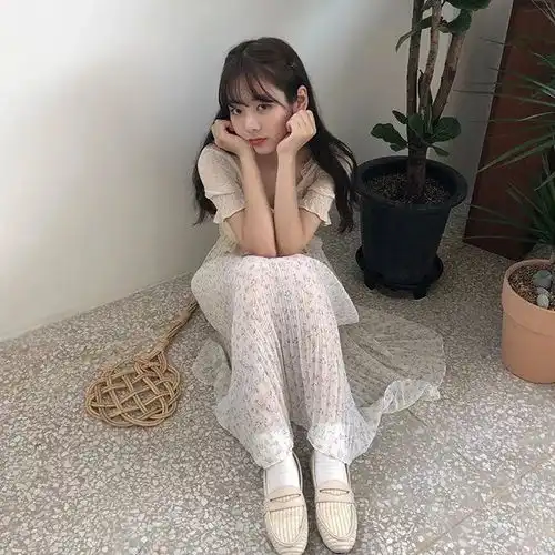 长袜配运动鞋少女感满分的日常搭配,才是你的减龄必杀技,带你找回初恋让人心动的感觉