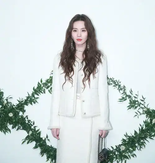 活动生图看清女星状态刘诗诗梳波浪卷显老,85花宋茜更胜一筹