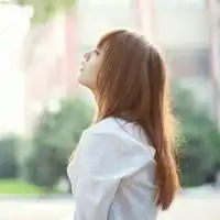 带伤的头像女清清