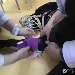 小区里遛狗时被邻居狗咬伤女子报警