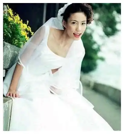 她是央视美女主持,18年前因推错门走上不归路,生命定格33岁