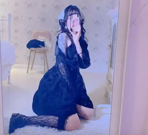 黑尾酱不仅美腻而且还很瘦,当她跪下的那一刻,网友们都炸了