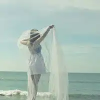 求蓝色的qq女生头像和蓝色的qq透明皮肤