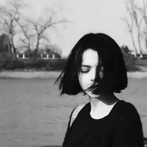 黑白灰色个性头像