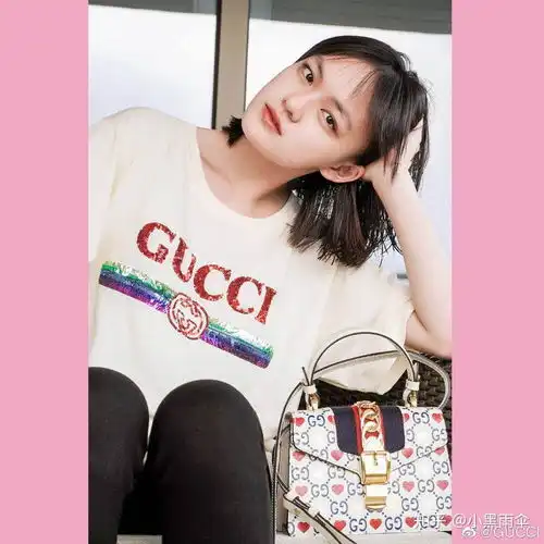 有没有人像我一样,喜欢这种短发清纯的女生,不知道怎么形容,不是刘雨昕那种酷酷的,直接上图吧