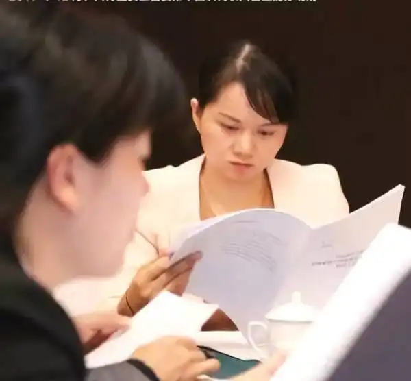 1991年那个希望工程的大眼睛女孩,28年后,身份成为公众热议