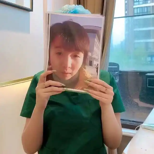 美女整容十几次,最后真是太惊艳了,亲妈都认不出来