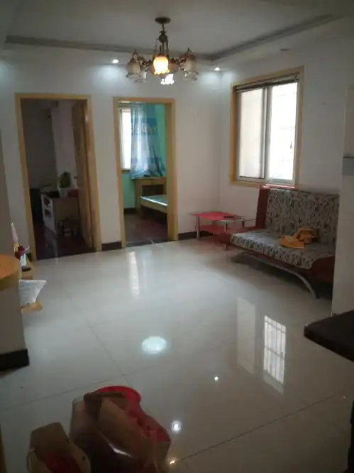 油坊桥莲花新城北苑两室一厅次卧出租,限女生