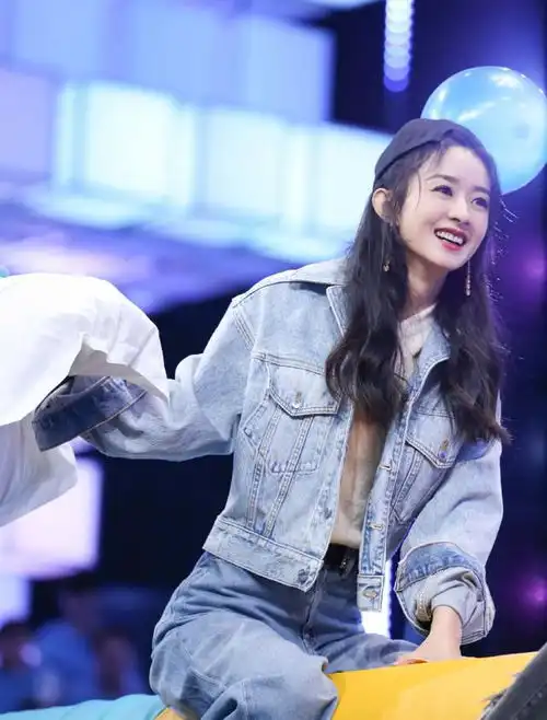 33岁的赵丽颖,怎么看都宛如18岁少女